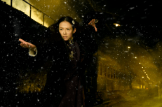 Gong Er prepares to fight Ma San. Image courtesy of Annapurna Pictures.